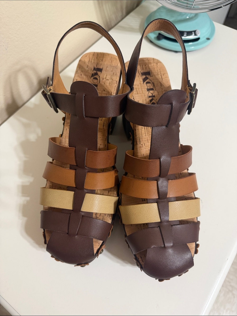 Korks, Multi-Tone Brown Leather Woven Sandals 10M